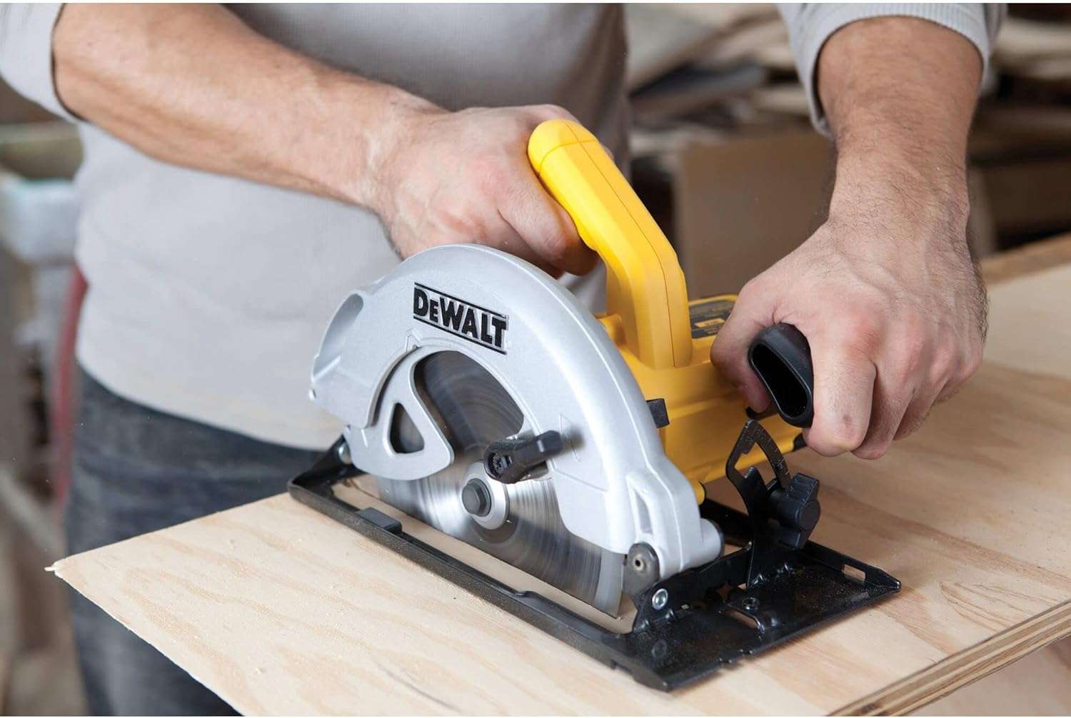 Circular saw 65mm 1350W with air blowing system - Dewalt DWE560-QS