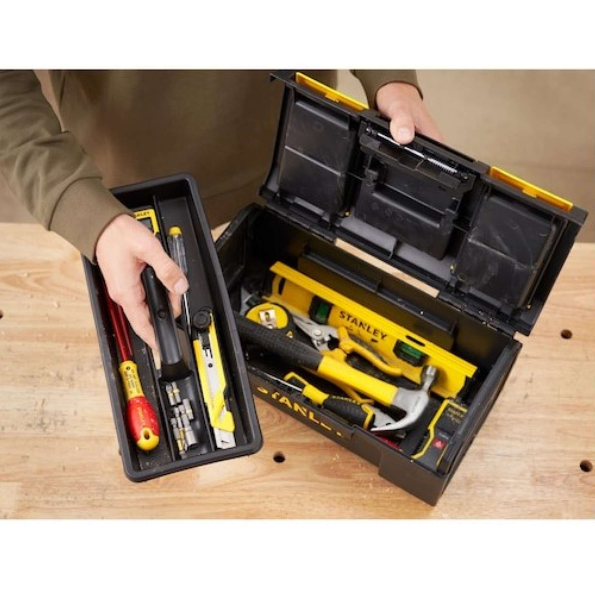 Toolbox with metal hinge, 2 organisers and Stanley tray